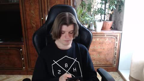 Max online show from February 6, 12:35 pm