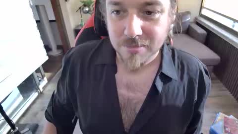 Max online show from February 25, 10:11 pm