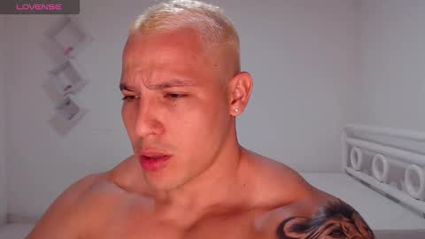 Max online show from October 26, 3:52 am