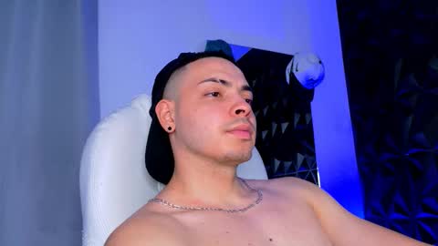 MAX online show from January 6, 11:42 pm