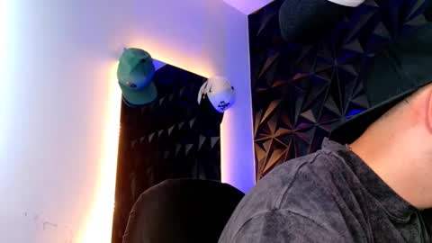 MAX online show from October 28, 3:03 pm