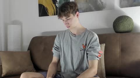 Snapshot of maxwellchik chatting on October 13, 3:51 pm maxwellchik online show from October 13, 3:51 pm