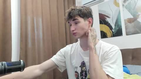 Snapshot of maxwellchik chatting on October 3, 1:27 pm maxwellchik online show from October 3, 1:27 pm