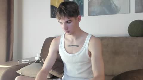 Snapshot of maxwellchik chatting on September 14, 7:27 pm maxwellchik online show from September 14, 7:27 pm