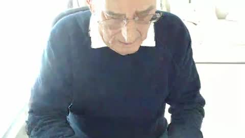 Snapshot of mbeastie chatting on December 3, 6:17 pm Beastie online show from December 3, 6:17 pm