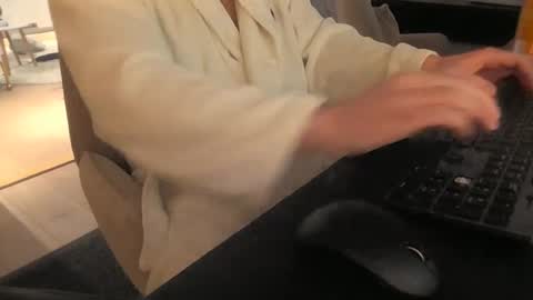 mbryni online show from December 19, 9:17 am