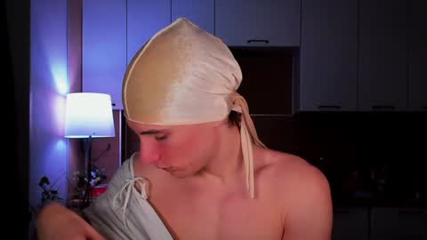 Mello online show from February 26, 1:32 am