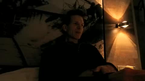 Andres online show from December 12, 7:04 pm