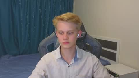 Snapshot of meow_mickey chatting on October 26, 4:09 pm Mickey online show from October 26, 4:09 pm