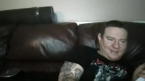 Snapshot of mercher627021 chatting on February 28, 9:33 pm ezio online show from February 28, 9:33 pm