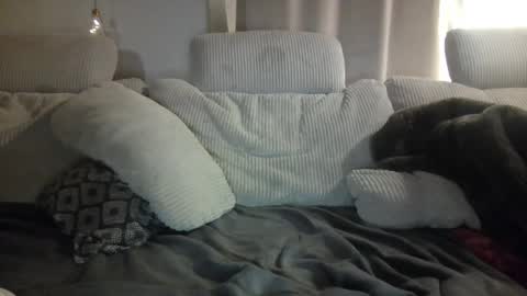 mew online show from May 17, 12:52 am