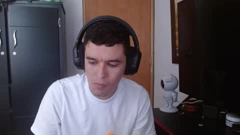 Snapshot of miaou_miaou chatting on February 11, 8:42 pm miaou_miaou online show from February 11, 8:42 pm