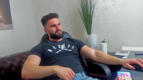 Snapshot of micahlane chatting on October 25, 5:42 am MicahLane online show from October 25, 5:42 am
