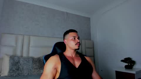 Snapshot of michael_reinolds chatting on October 28, 4:48 am Michael online show from October 28, 4:48 am