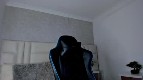 Snapshot of michael_reinolds chatting on September 28, 6:22 am Michael online show from September 28, 6:22 am