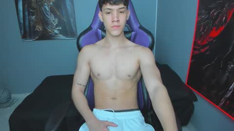 Snapshot of michael_twink18 chatting on October 25, 4:14 am Michael online show from October 25, 4:14 am