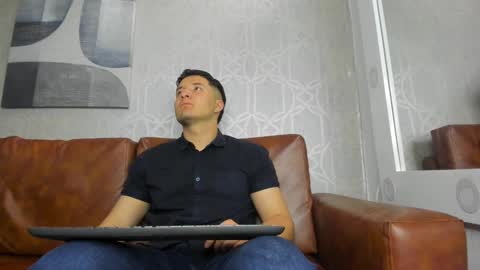 MichaelConnor  online show from January 3, 11:46 am