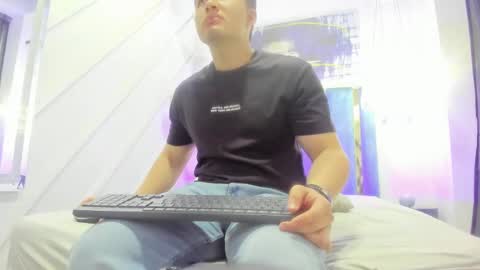 MichaelConnor  online show from January 31, 12:07 pm