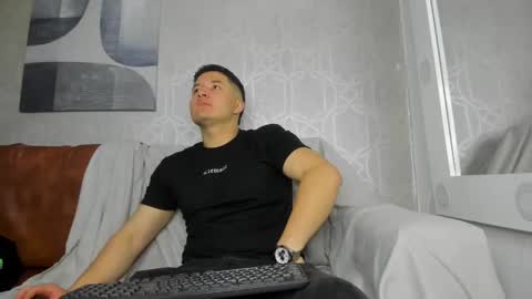 MichaelConnor  online show from January 9, 11:47 am