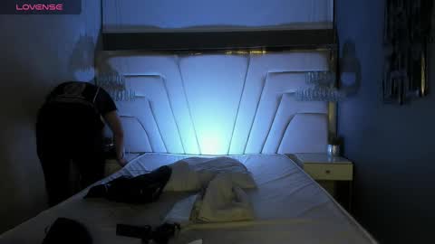 MichaelConnor  online show from February 22, 12:29 pm