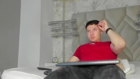 MichaelConnor  online show from December 7, 11:29 am