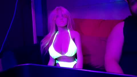 Snapshot of mickdollz chatting on October 2, 7:23 am mickdollz online show from October 2, 7:23 am