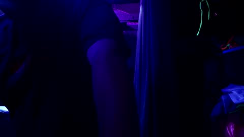 Snapshot of mickdollz chatting on October 25, 8:16 am mickdollz online show from October 25, 8:16 am