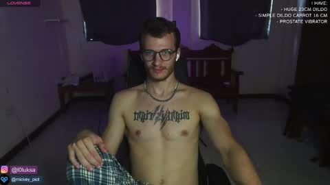 Snapshot of mickey_pict chatting on January 5, 7:07 am Mickey online show from January 5, 7:07 am