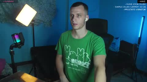 Snapshot of mickey_pict chatting on February 14, 4:09 pm Mickey online show from February 14, 4:09 pm