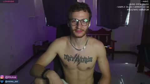 Snapshot of mickey_pict chatting on January 7, 6:28 am Mickey online show from January 7, 6:28 am