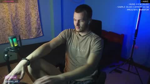 Snapshot of mickey_pict chatting on February 4, 2:32 pm Mickey online show from February 4, 2:32 pm