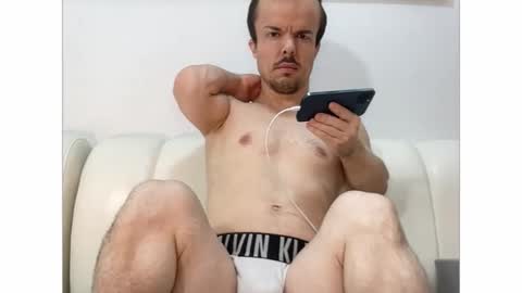 Snapshot of midgettripod1 chatting on September 12, 12:43 am Aaron online show from September 12, 12:43 am