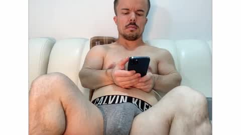 Snapshot of midgettripod1 chatting on September 25, 1:15 am Aaron online show from September 25, 1:15 am