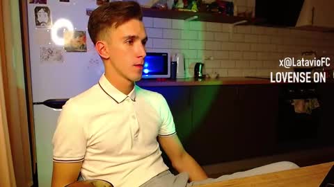 Snapshot of midnighter__ chatting on September 18, 1:51 am Alexey or just Alex online show from September 18, 1:51 am