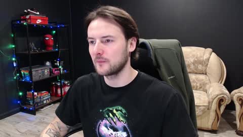 Snapshot of mihasikd chatting on December 16, 9:03 am Misha Winchester online show from December 16, 9:03 am