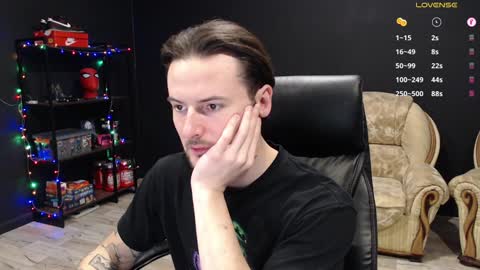 Snapshot of mihasikd chatting on December 17, 11:06 am Misha Winchester online show from December 17, 11:06 am