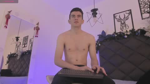 mikael online show from December 22, 11:31 pm