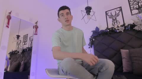 mikael online show from December 11, 4:19 am