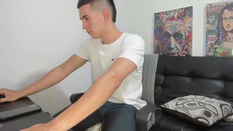 mike3xxx online show from September 29, 4:33 am