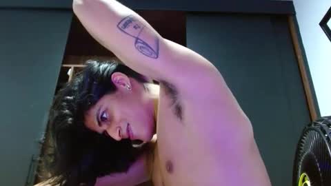 mike_d1030 online show from November 2, 4:28 am