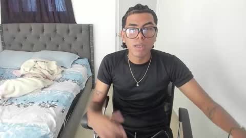 mike_master9 online show from October 18, 6:46 pm