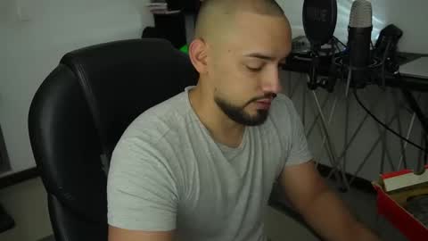 M i k e Crusoe online show from November 1, 11:09 pm