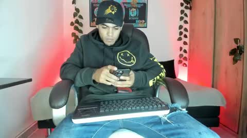mikee_scooth online show from March 3, 3:17 am