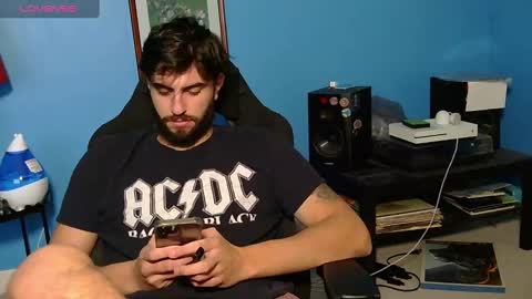 Snapshot of mikehawk1589 chatting on January 13, 4:28 am mikehawk1589 online show from January 13, 4:28 am