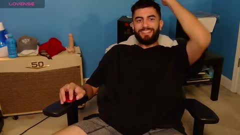 Snapshot of mikehawk1589 chatting on March 11, 7:48 am mikehawk1589 online show from March 11, 7:48 am