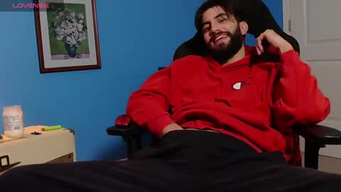 Snapshot of mikehawk1589 chatting on February 4, 11:27 am mikehawk1589 online show from February 4, 11:27 am