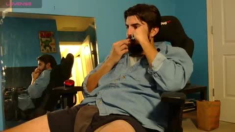 Snapshot of mikehawk1589 chatting on December 27, 7:51 am mikehawk1589 online show from December 27, 7:51 am