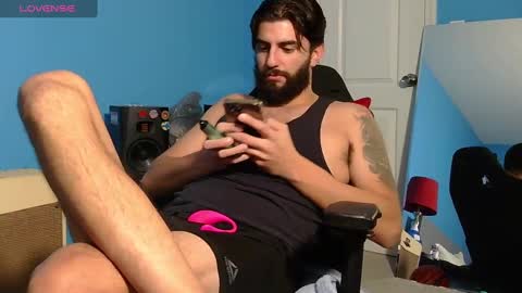 Snapshot of mikehawk1589 chatting on February 21, 7:55 am mikehawk1589 online show from February 21, 7:55 am