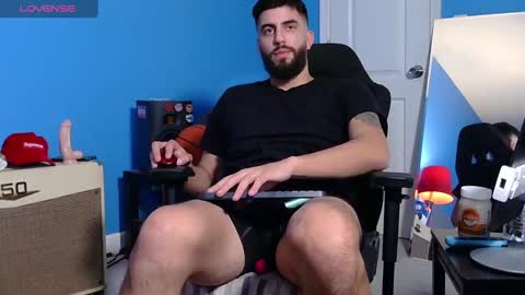 Snapshot of mikehawk1589 chatting on March 4, 7:51 am mikehawk1589 online show from March 4, 7:51 am