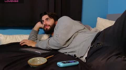 Snapshot of mikehawk1589 chatting on December 23, 6:44 am mikehawk1589 online show from December 23, 6:44 am